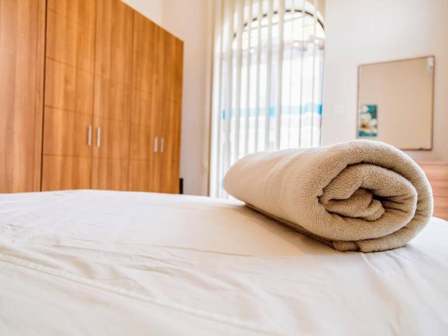 Sea Views Apartment-Wifi-Sleep 5 Marsaskala Luaran gambar